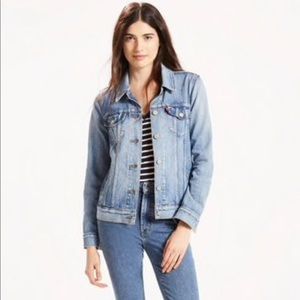Levi’s Boyfriend Trucker Jacket